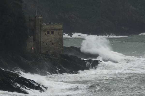 16 January 2020 - 13-20-51 
Not all days were dull. Some were rather violent. Stormwise. Kingswear Castle is taking a hammering here.